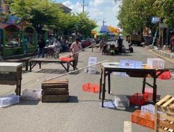 Pedagang Pasar Larangan Gelar Aksi Blokade Jalan Raya
