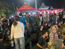 Babinsa Amankan Jalannya Festifal Musik Tengah Malam Dalam Rangka Gerak Jalan Mojokerto – Surabaya