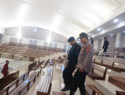 Amankan Natal, Polisi Sterilisasi Gereja di Sidoarjo