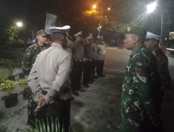 Pantau Arus Mudik, Babinsa Koramil Benowo Bersama Kepolisian Bersinergi Di Pospam Operasi Ketupat Semeru 2024