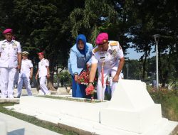 Jelang Hardikal Ke-78, Dankodiklatal Pimpin Ziarah di TMP 10 Nopember Surabaya